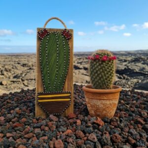 Cuadro madera, clavos y hilo "Cactus"